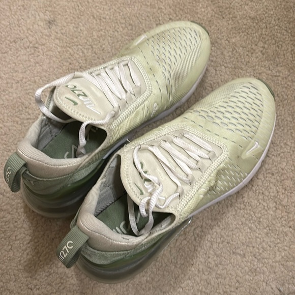 Nike Shoes - Nike Air Max 270 size 9